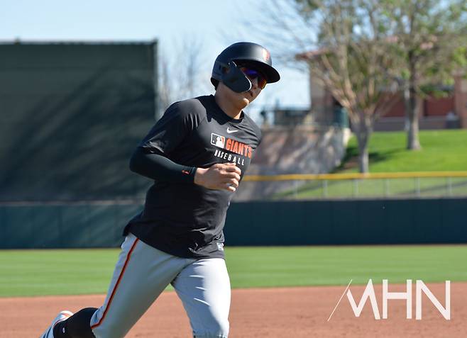 정신나간 주루코치 때문에 이정후 뿔났다, '1루 주자를 홈까지 돌리다니'…부상 당한 듯