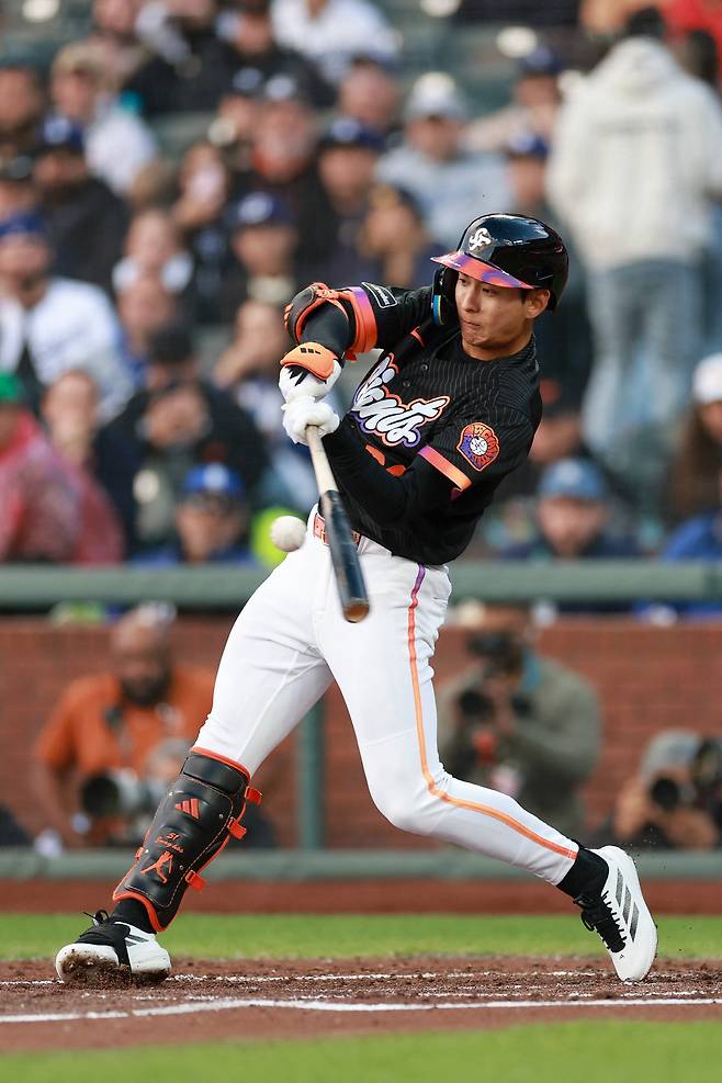 [MLB리뷰]'절친' 김혜성 만난 SF 이정후, 멀티히트+타점 맹활약…주루사 후 분노 폭발도