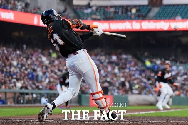 이정후 ‘뿔났다’, 3루 코치 무리한 지시에 짜증 폭발…김혜성은 1안타, 실책