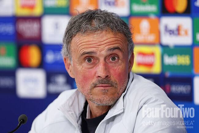 끝까지 이강인 벤치로 쓰는 엔리케, PSG와 재계약 최종 합의…‘3년 계약 서명 예정’