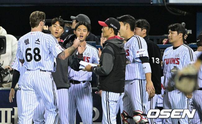 '3억 외인 투수, 가성비 으뜸이네' 8이닝 1피안타 무실점 완벽투, LG 3연승 신바람…한화 2연패 [잠실 리뷰]