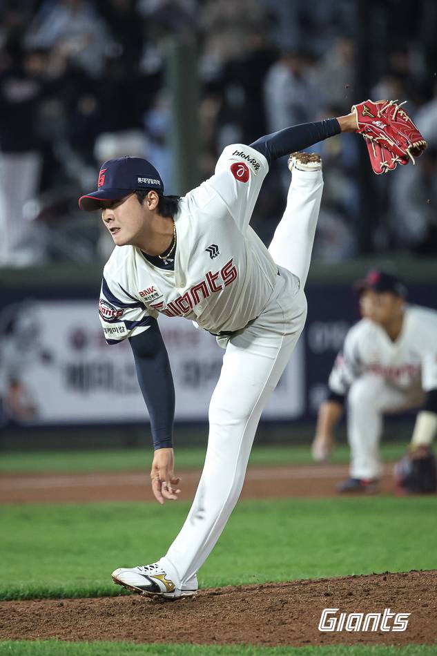 롯데 1차 지명 이민석, 정체와 퇴보의 아이콘으로 전락하나...야구 인생 승부처에 놓였다 [IS 피플]