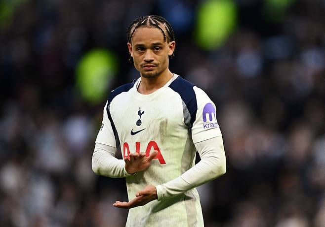 '미친 세리머니' 후 비난 폭주, 손흥민 7번 내팽게치고 떠날까...토트넘 탈출 가능성 급부상