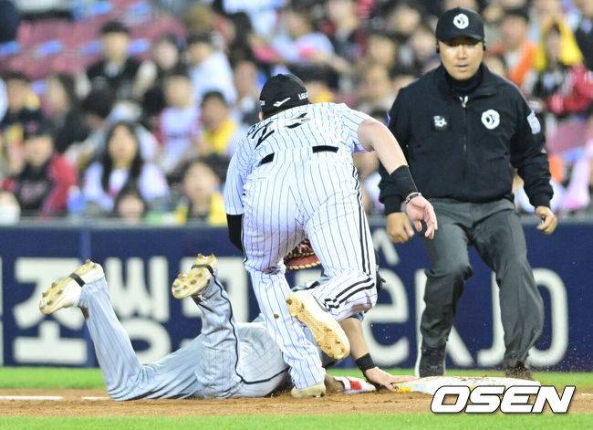 치명적인 주루사→결정적인 포구 실수→완봉패…하필 잘하던 문현빈이 공수에서 꼬였다 [오!쎈 잠실]