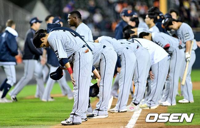 치명적인 주루사→결정적인 포구 실수→완봉패…하필 잘하던 문현빈이 공수에서 꼬였다 [오!쎈 잠실]