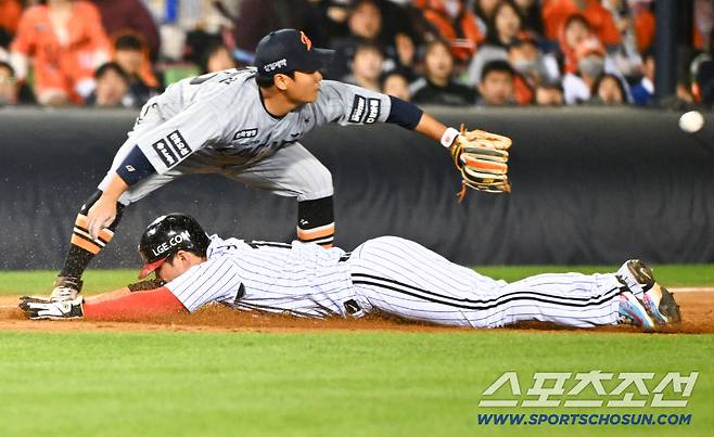 '안타였는데 이닝 종료' 3루·2루 동시 아웃...두 감독 동시 비디오 판독, 잠실 기묘한 3분 [잠실 현장]