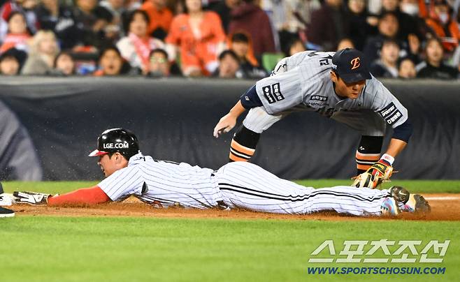 '안타였는데 이닝 종료' 3루·2루 동시 아웃...두 감독 동시 비디오 판독, 잠실 기묘한 3분 [잠실 현장]