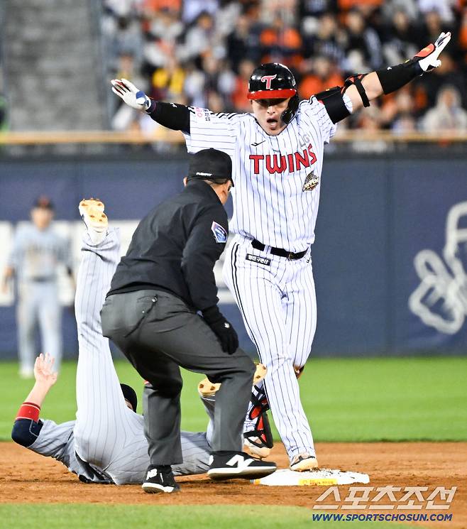 '안타였는데 이닝 종료' 3루·2루 동시 아웃...두 감독 동시 비디오 판독, 잠실 기묘한 3분 [잠실 현장]