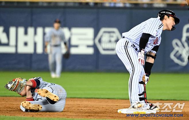 '안타였는데 이닝 종료' 3루·2루 동시 아웃...두 감독 동시 비디오 판독, 잠실 기묘한 3분 [잠실 현장]