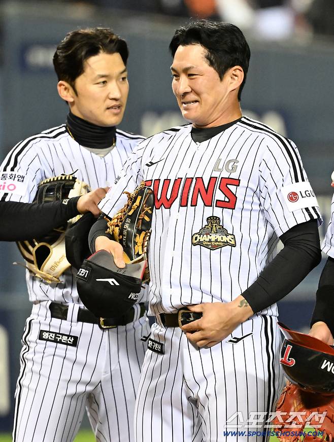 '안타였는데 이닝 종료' 3루·2루 동시 아웃...두 감독 동시 비디오 판독, 잠실 기묘한 3분 [잠실 현장]