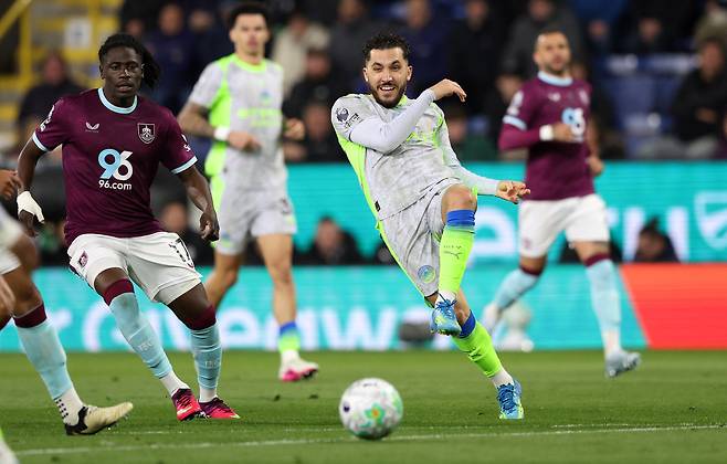 ‘홀란 선제 결승골’ 맨시티, 아스널 제치고 시즌 첫 ‘선두 등극’…번리는 2부 강등 확정