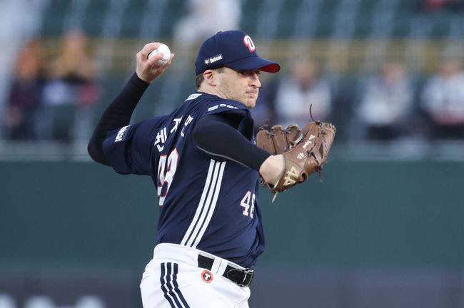 LG가 떨고 있을까…승리까지 1아웃 남았는데 자진 강판, '6주 대체' LG 킬러의 팀 퍼스트