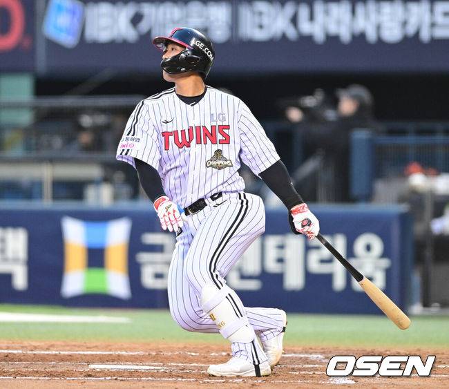 ‘1군 콜업’ 시범경기 홈런왕, 문동주와 왕옌청 모두 울렸다…결승 투런포 “창기 형의 태블릿 PC 덕분, 감사하다”