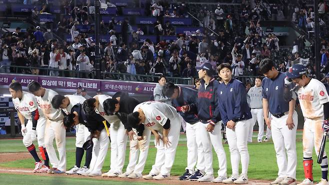 12연패보다 더 무기력하다…최하위 추락 롯데, 분위기 바꿀 ‘미친 선수’가 없다