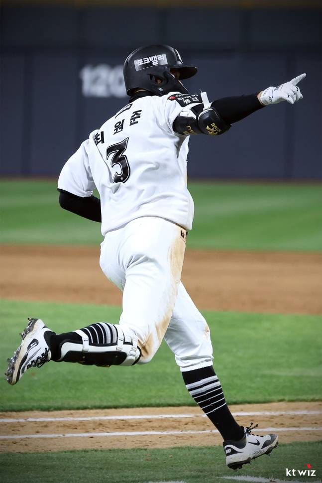 또.또.또 선발전원안타! KBO 최다기록 주인공, 삼성도 LG도 아니었다... '안현민-허경민 빠진' KT 어떻게 가능했나