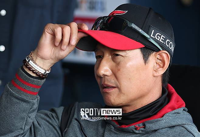 '완봉' 앞두고 84구에 교체라니…염경엽 감독