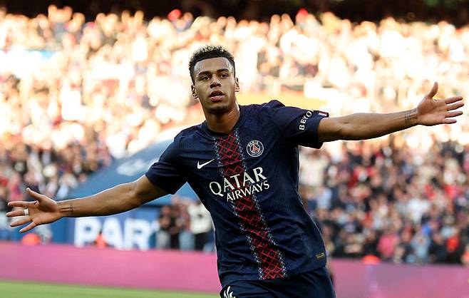 'ATM 러브콜' 이강인, 이적 '사실상 확정'인가…08년생 유망주에게 밀려 결장→PSG는 3-0 완승