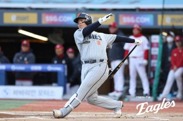 '한화 팬 열광' 노시환 마침내 터졌다, 1군 복귀날 134m 초대형 동점포 작렬 '시즌 1호' [MD잠실]