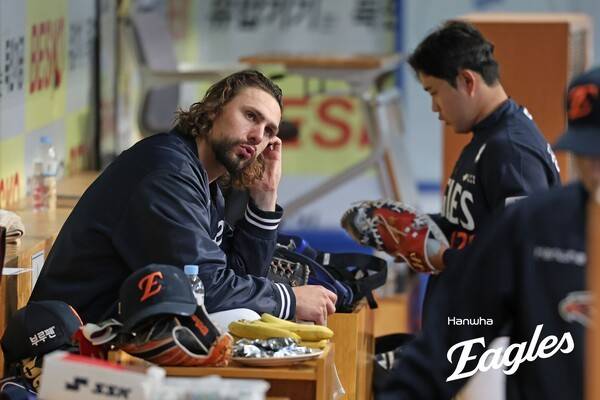 한국 돌아와야 하나? '前 한화' 와이스,