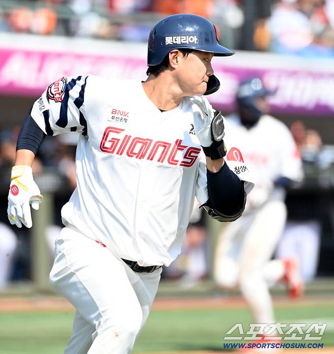 5연패, 꼴찌 탈출 의지, 이 악물고 뛰더니...롯데 비상, 손호영도 햄스트링 이상 교체 [부산 현장]