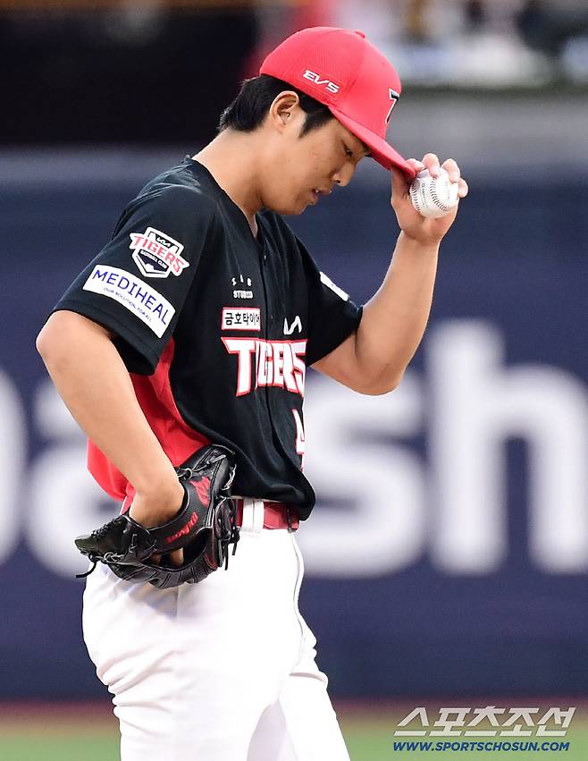'1회 5실점' 난조 → 3회부터 확 달라진 이의리, 제구 잡히면 언터쳐블…'5회까지 98개' 사령탑에겐 '실망' [수원리포트]