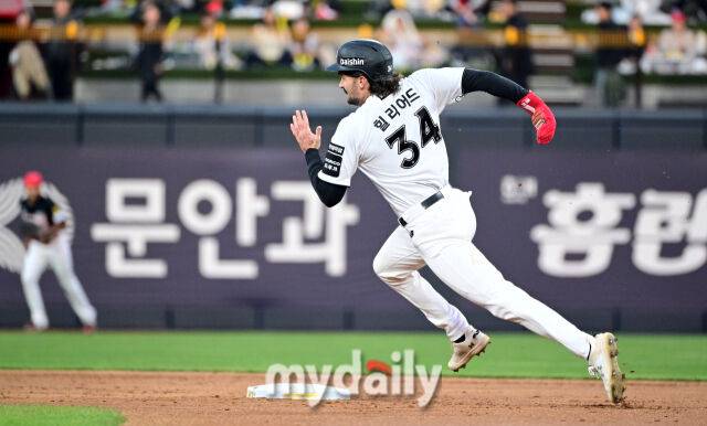 '8연승 다 까먹겠네' KIA 패패패패패 어쩌나…1회 무사 만루서 단 2실점, 소형준 위기관리 빛났다→KT 승승승 싹쓸이 [MD수원]