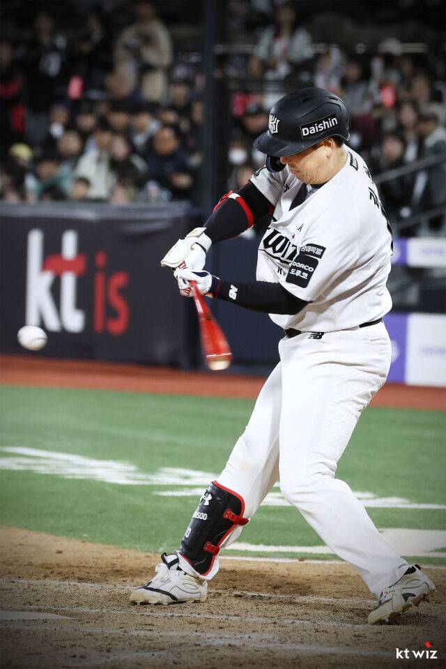 '8연승 다 까먹겠네' KIA 패패패패패 어쩌나…1회 무사 만루서 단 2실점, 소형준 위기관리 빛났다→KT 승승승 싹쓸이 [MD수원]