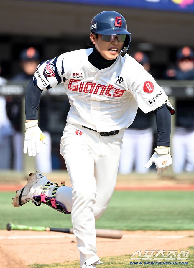 '연패는 에이스가 끊는 거다' 웬일로 12안타나 쳤냐...롯데, 두산 꺾고 감격의 5연패 탈출 [부산 현장]