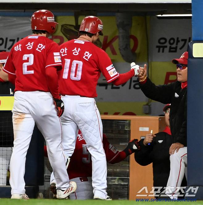 삼성은 9회가 무습다.. 썰물처럼 퇴장한 관객들 → SSG 연이틀 9회 대역전 쇼! 3연전 독식 [대구 현장]