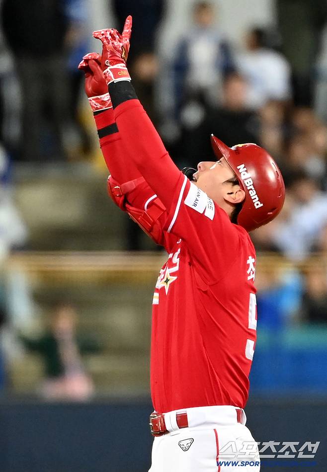 삼성은 9회가 무습다.. 썰물처럼 퇴장한 관객들 → SSG 연이틀 9회 대역전 쇼! 3연전 독식 [대구 현장]