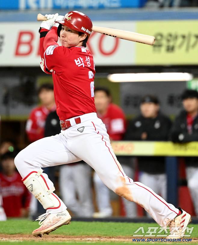 삼성은 9회가 무습다.. 썰물처럼 퇴장한 관객들 → SSG 연이틀 9회 대역전 쇼! 3연전 독식 [대구 현장]