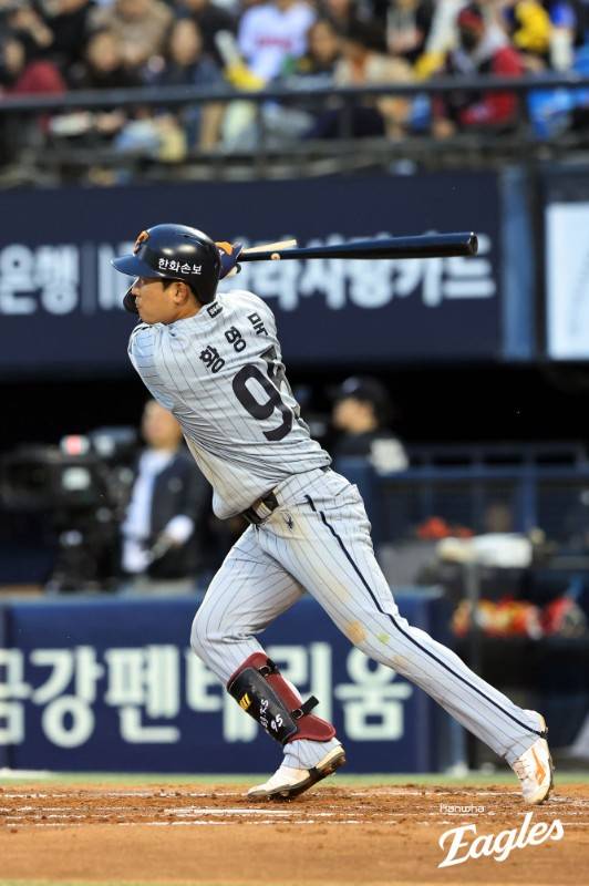 '노시환 효과' 곧장 폭발했다! 한화, '1안타 무득점→3홈런 8득점' 환골탈태…불펜 7총사 총출동 '스윕패' 막았다 [잠실:스코어]