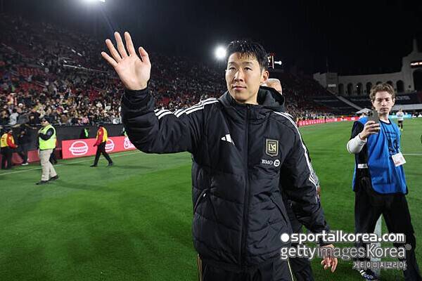 분노 폭발! 손흥민, '월드컵 적신호' 77분 뛰고도 슈팅 제로...교체 아웃 되며 불만 토로→홍명보호 해결사, 어쩌나