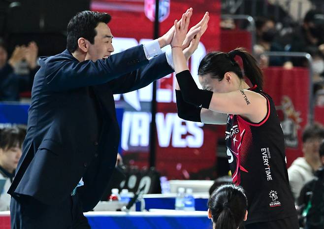 1년 공백 딛고 컴백한 표승주 “지난해 이 맘 땐 울면서 하루하루를 보냈는데, 코트에 복귀할 수 있게 돼 행복해요” [남정훈의 오버 더 네트]