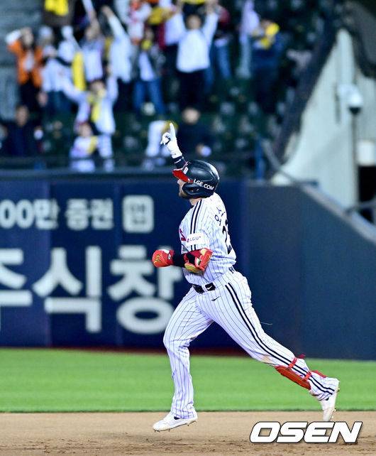 ‘2이닝 40구’ 예고하더니, 왜 4회에도 올렸을까…어이없는 실책-실책, LG 관중들은 일찌감치 썰물처럼 빠졌다