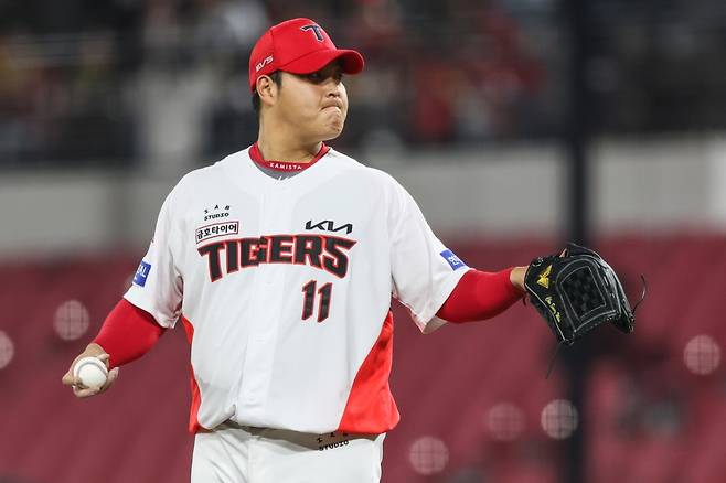 '155㎞→141㎞' 구속 뚝↓ 미스터리→KIA 파이어볼러가 수상하다 'FA 미공개 계약까지 맺었는데...' 사령탑이 내린 진단은