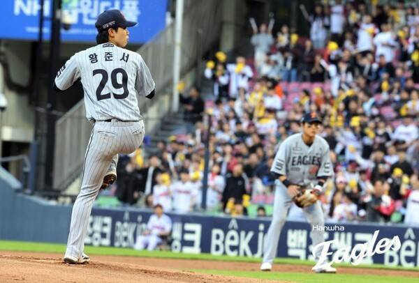 '투수 8명+쿠싱 2이닝 총력전' 점점 쌓여가는 불펜 부담…투수 쏟아부어 이긴 한화, 류현진 어깨 무거워진다