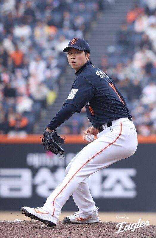 엄상백 시즌아웃, KBO 투수 다년계약은 위험하다? 류현진·김광현·양현종·장원준·정우람 성공…전액회수는 기대하지 마세요