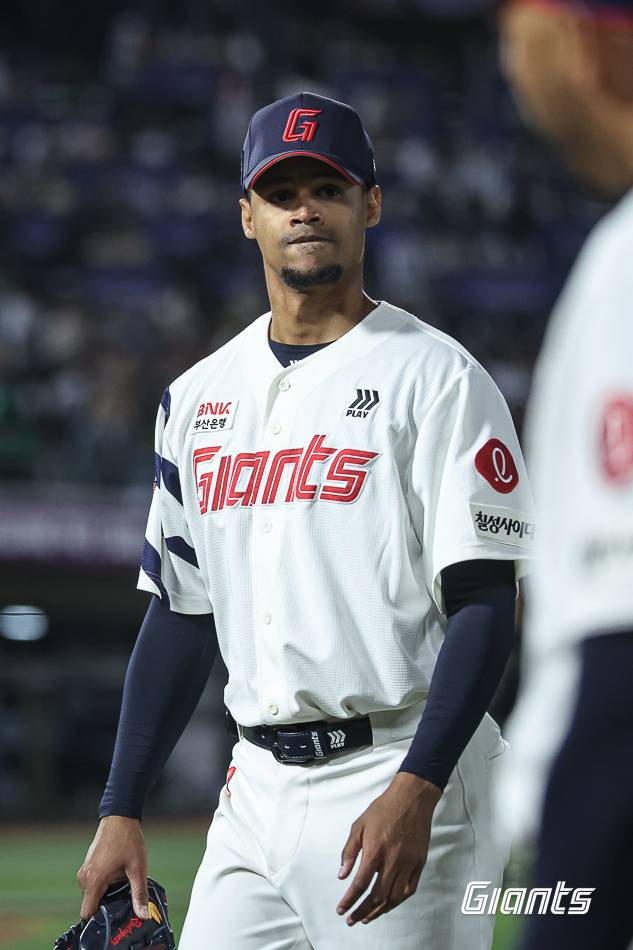 이래서 롯데가 100만 달러에 모셔왔구나…154km 에이스가 급한 불 껐다