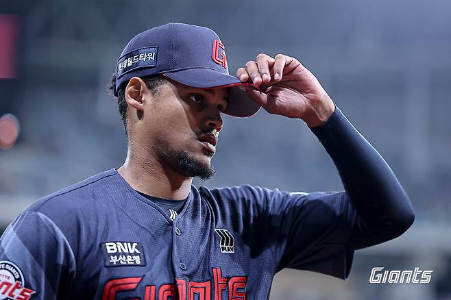 이래서 롯데가 100만 달러에 모셔왔구나…154km 에이스가 급한 불 껐다