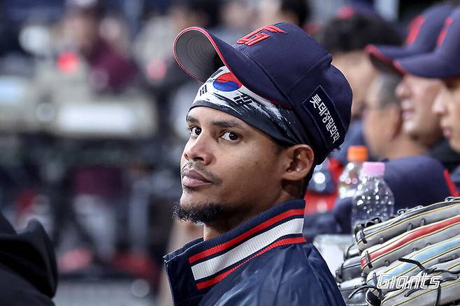 이래서 롯데가 100만 달러에 모셔왔구나…154km 에이스가 급한 불 껐다