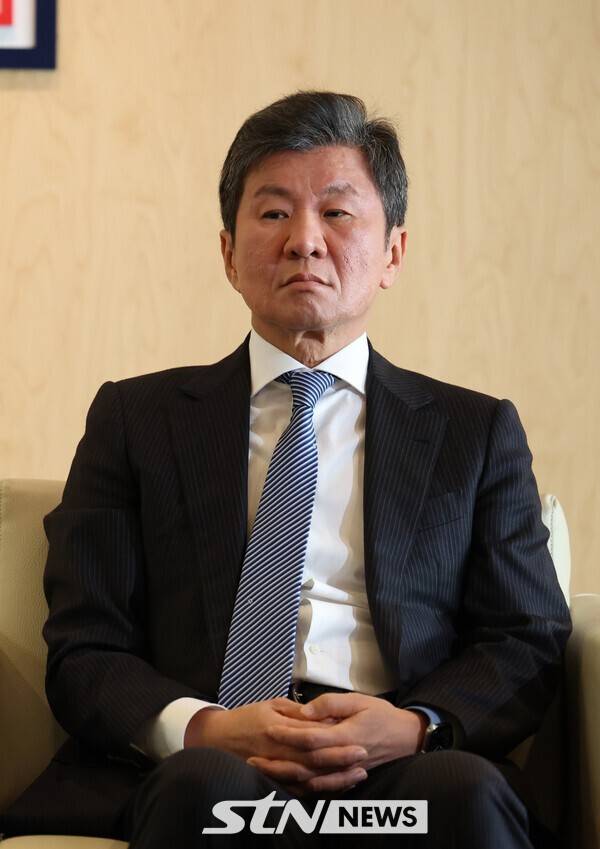 '월드컵 앞두고 비상'…축구협회 패소로 정몽규 회장 '사면초가'