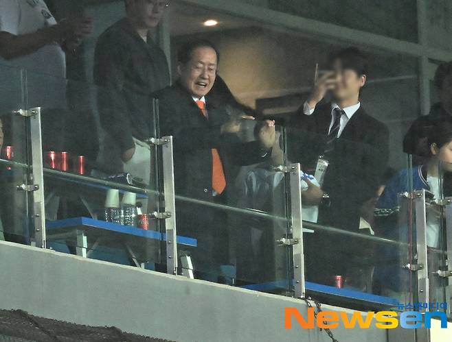 연패빠진 삼성 저격한 홍준표 전 시장 “저런 선수들에 몇십억..삼성 참 돈 많나봐”