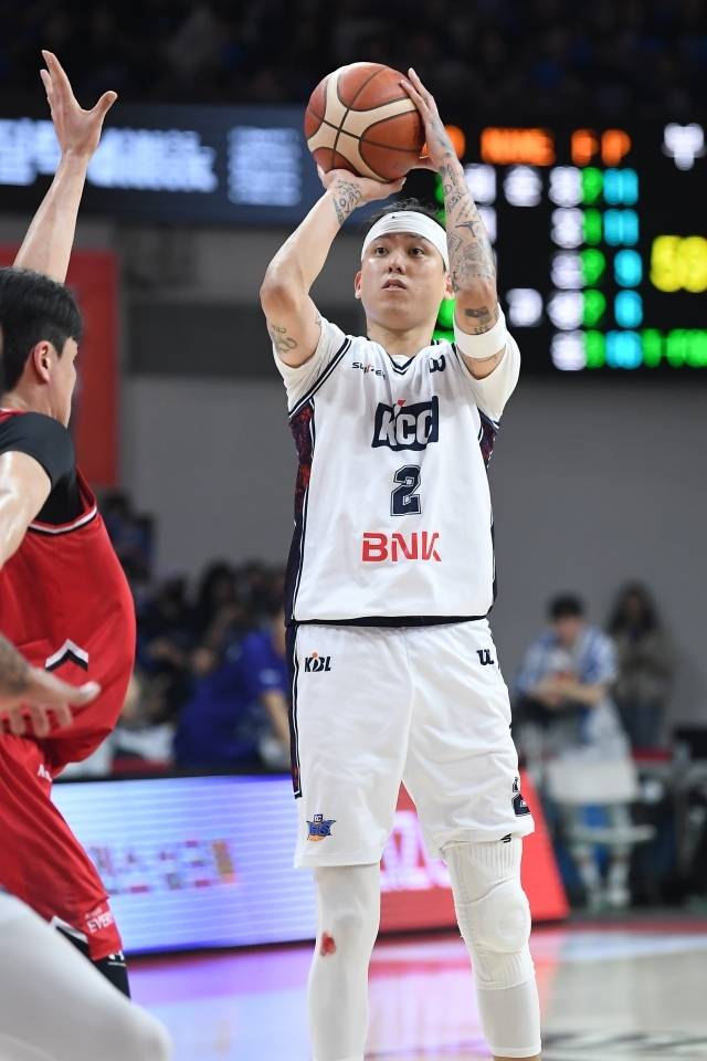 ‘봄의 남자’ 최준용 또 날았다! 허웅·롱까지 나선 ‘슈퍼팀’ KCC, 정관장과 4강 1차전 완승…파이널 78.6% 확률 차지 [KBL PO]