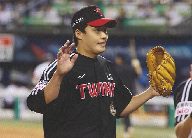 임찬규 호투 덕분에 승리한 LG, 유영찬 부상에 울상