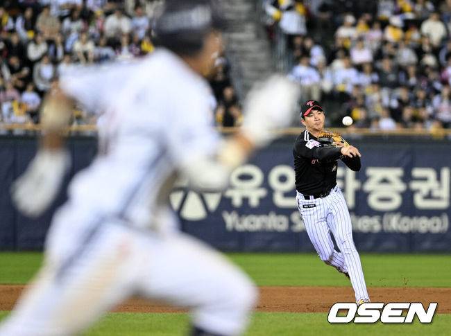 마무리 유영찬 팔꿈치 통증 어쩌나, ‘4전5기’ 임찬규 1실점 첫 승+문보경 3타점, LG 잠실 라이벌전 이겼다 [잠실 리뷰]