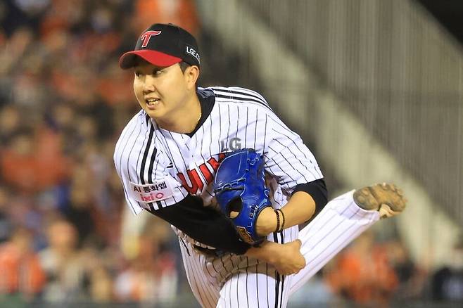 LG 초비상, 마무리가 공 던지고 주저앉다니… 유영찬 팔꿈치 통증 검진 예정, LG 불면의 밤 보낸다