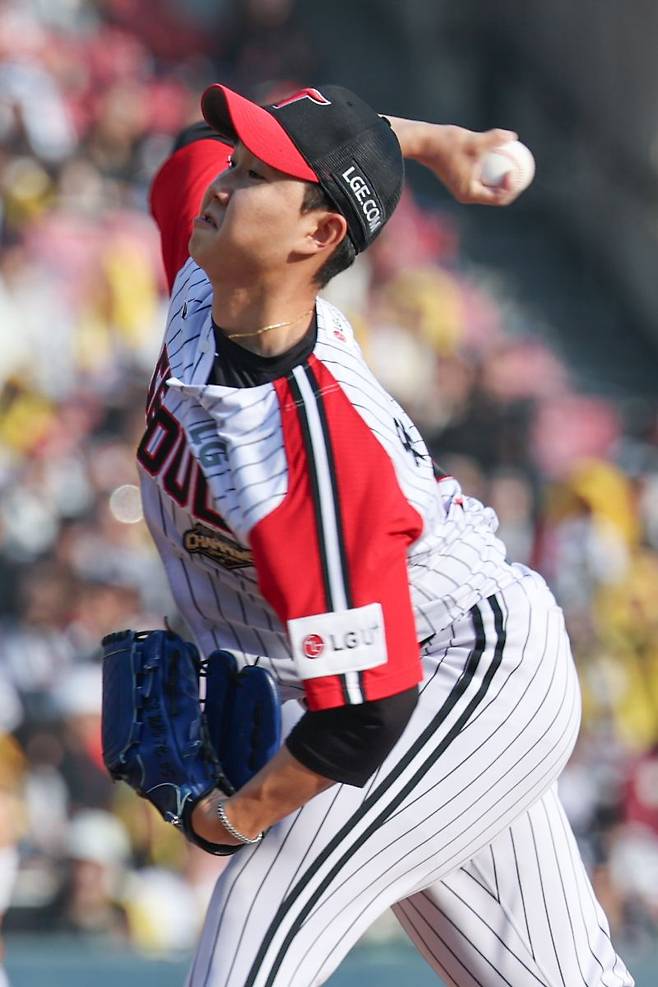 LG 초비상, 마무리가 공 던지고 주저앉다니… 유영찬 팔꿈치 통증 검진 예정, LG 불면의 밤 보낸다