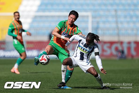 ‘카타르월드컵 부동의 원톱' 황의조, 4년 만에 오현규와 처지 바뀌었다…코리안더비 오현규 완승