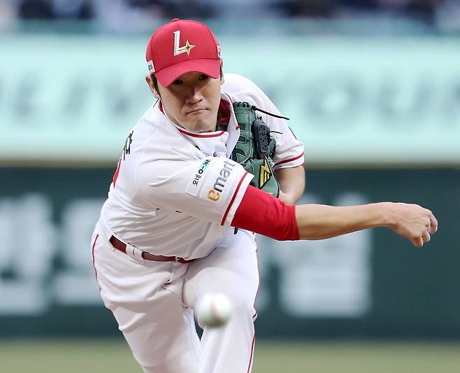 잘 던지다 5실점 '와르르', 65억 언더핸드 2군 4번째 등판서 부진…스리쿼터 '변칙 투구' 성공 여부 다시 안갯속으로